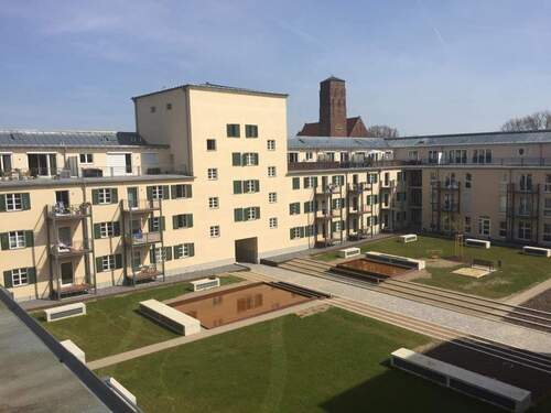 Blick in den Innenhof - 2 Zimmer Etagenwohnung zur Miete in Augsburg