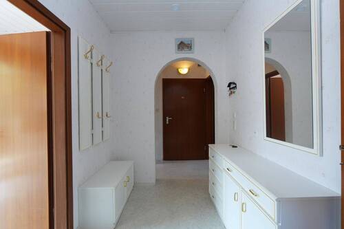 Eingangsbereich WHG rechts - 4 Zimmer Etagenwohnung zum Kaufen in Gunzenhausen