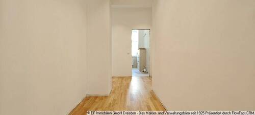Flur (1) - 2 Zimmer Etagenwohnung zur Miete in Dresden