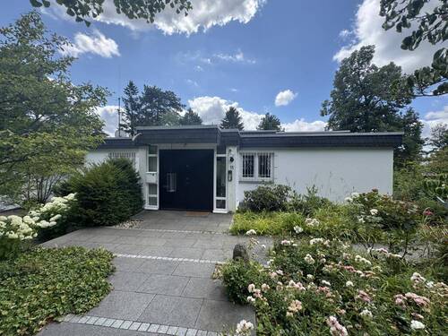 Ansicht von der Straße - 5 Zimmer Einfamilienhaus zum Kaufen in Schlangenbad