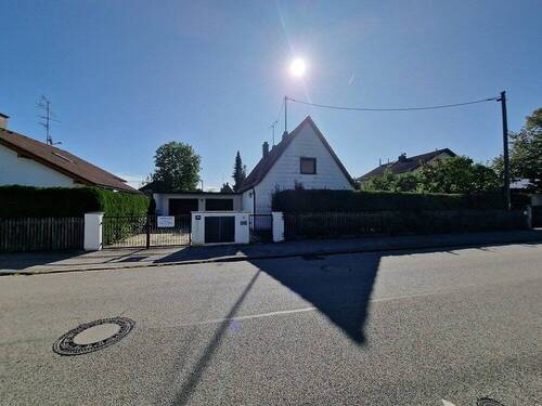 Blick von Strasse auf Grundstück.jpg - 