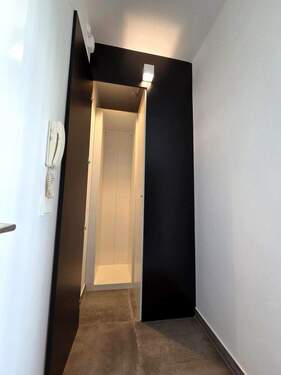 Garderobe im Flur - Etagenwohnung mit 50,00 m² in Berlin zum Kaufen