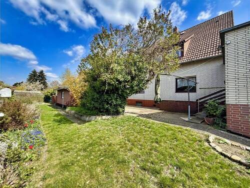 Westseite des Hauses mit Terrasse - 