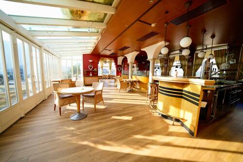 Bar/ Café - 