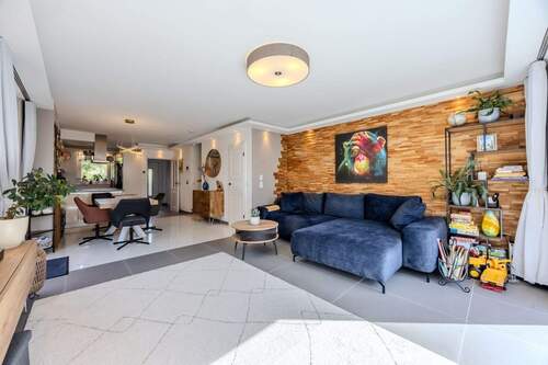 EG: Wohn- und Essbereich - 5 Zimmer Reihenendhaus in Maintal