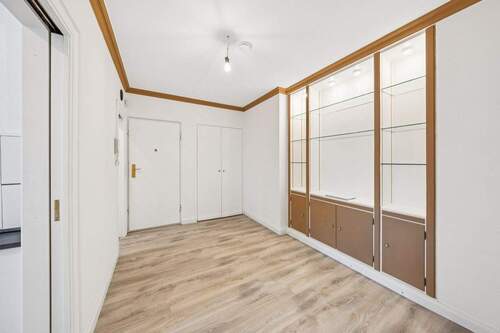 Diele - 2 Zimmer Etagenwohnung zum Kaufen in Berlin