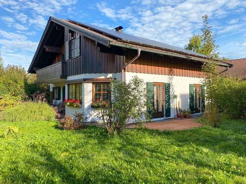 Außenansicht-Titel - Landhaus-Idylle pur: Ihr neues Familienglück nur 500 Meter vom Weßlinger See