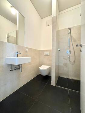 Gästebad mit Dusche - 