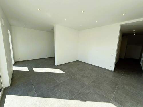 Wohnzimmer mit Küchenbereich - 3 Zimmer Etagenwohnung in Oberhonnefeld-Gierend