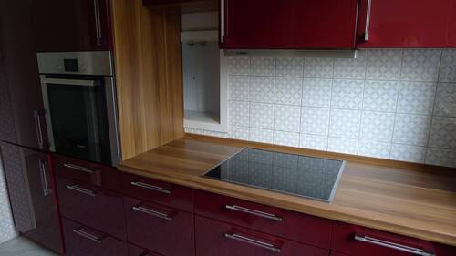 Einbauküche in rot - 3 Zimmer Etagenwohnung zum Kaufen in Frankfurt am Main