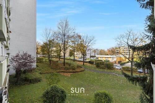 BALKON MIT GARTENBLICK - 