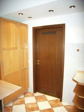 Zugang zu Abstellraum und Heizung-Waschküche - 