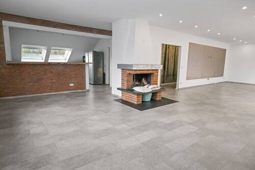 Wohn- und Esszimmer - Großzügige Dachgeschosswohnung mit viel Platz & Potenzial in ruhiger Lage!