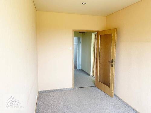 Kinderzimmer mit Blick Richtung Flurbereich - 