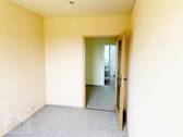 Kinderzimmer mit Blick Richtung Flurbereich - 