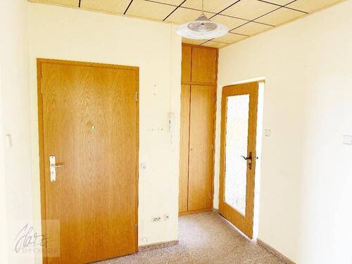 Flurbereich mit Blick Richtung Wohnungstür und Küche - 