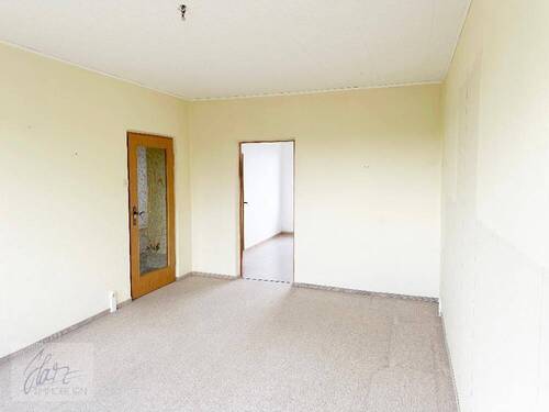 Wohnzimmer mit Blick Richtung Schlafzimmer und Flurbereich - Etagenwohnung mit 57,00 m&sup2; in Zeithain zum Kaufen