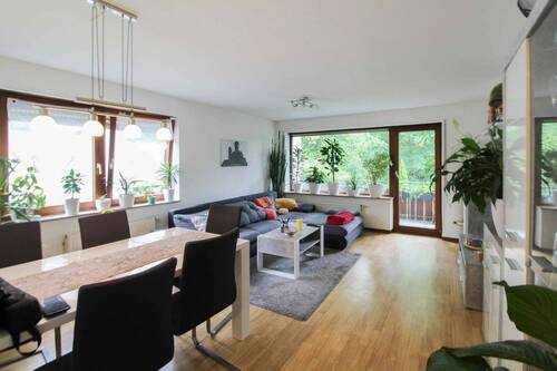 Wohnzimmer 2 - 3 Zimmer Etagenwohnung zum Kaufen in Schorndorf