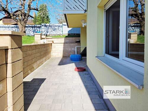 A Eingang ELW.jpg - Zukunftssicher und energieeffizient: Attraktives Wohnhaus mit Garten, ELW und Doppelgarage