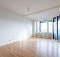 Schmuckes Wohnnest auf der 10. Etage mit Loggia und Weitblick - Berlin Friedrichshain