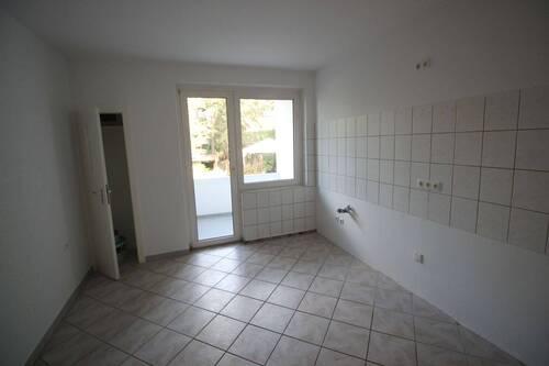 Küche mit Abstellkammer - 