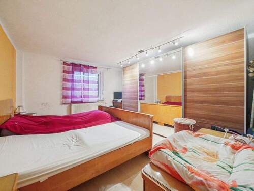 Schlafzimmer 1 (EG) - 