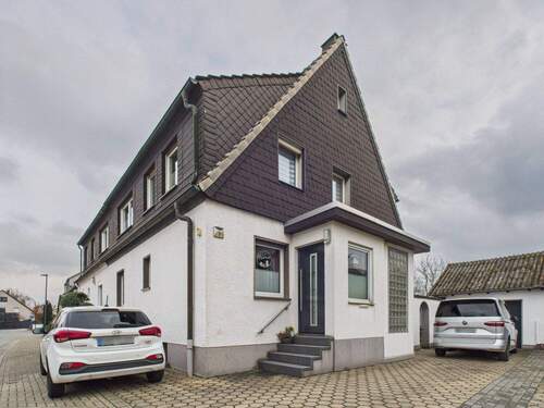 Blick auf den Eingangsbereich - 5 Zimmer Doppelhaushälfte in Hamm