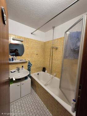 Bad mit Wanne und WC - 