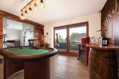 Hobbyraum mit Zugang zum Balkon - 