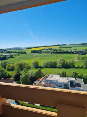 Balkon - Renovierte Drei-Zimmer-Wohnung in Taunusstein-Wehen zu verkaufen.