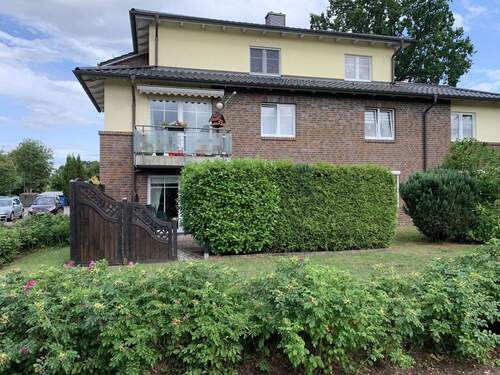 Blick auf geschützte Terrasse - 2 Zimmer Etagenwohnung zum Kaufen in Bargfeld-Stegen