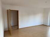 Wohnzimmer / z. Flur hin - 