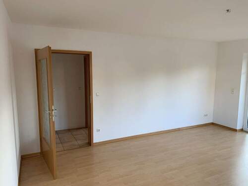 Wohnzimmer / z. Flur hin - 