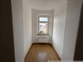 Kinderzimmer - Helle 4 - Zimmer-Balkon-Wohnung in - 