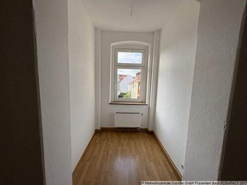 Kinderzimmer - Helle 4 - Zimmer-Balkon-Wohnung in - 