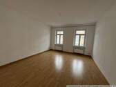 Schlafzimmer - Helle 4 - Zimmer-Balkon-Wohnung in - 