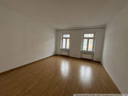 Schlafzimmer - Helle 4 - Zimmer-Balkon-Wohnung in - 