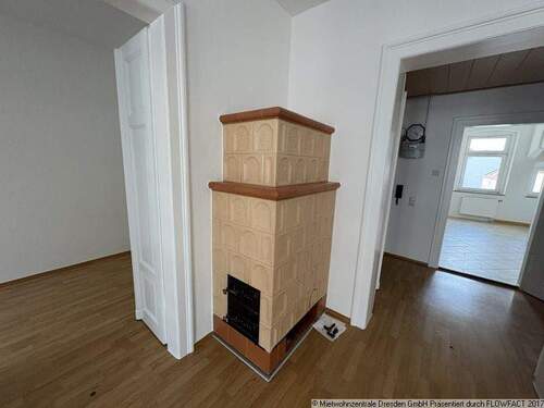 Kachelofen - Helle 4 - Zimmer-Balkon-Wohnung in Hi - 