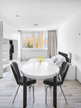 Wohnbereich - Möbliertes Studio-Apartment am Hackeschen Markt mit Blick auf den Fernsehturm