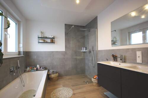 Badezimmer - Reihenmittelhaus mit 120,00 m&sup2; in Schloß Holte-Stukenbrock zum Kaufen