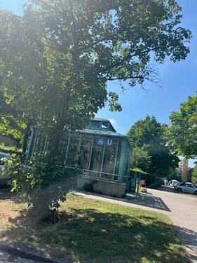 U-Bahn in Fußnähe.jpg - 