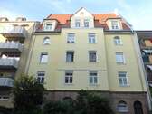 Gebäude-Frontansicht, Blick 1 - GEMÜTLICH WOHNEN IN SCHMUCKEM ALTBAU! Hübsche, kernsanierte 3 ZW mit Einbauküche nördlich des Wöhrder Sees.