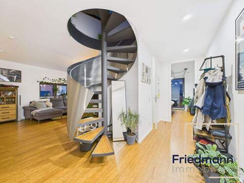 Eingangsbereich mit Aufgang Dachterrasse - 