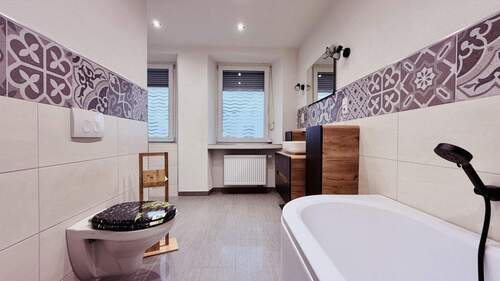 Tageslichtbad - 5 Zimmer Doppelhaushälfte in St. Wendel