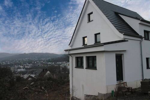 Außenansicht - 7 Zimmer Mehrfamilienhaus, Wohnhaus zum Kaufen in Betzdorf