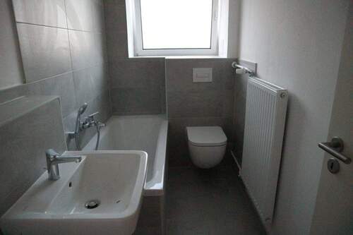 tagesbelichtetes Wannenbad - 