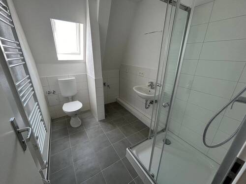 Badezimmer - Nachmieter gesucht! Moderne 3-Zimmer-Wohnung im Dachgeschoss!