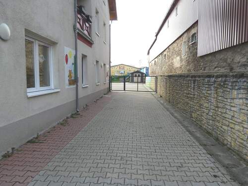 Zufahrt zum Innenbereich - 