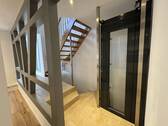 Flur mit Aufzug - 