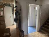 Diele-Treppenhaus - 4 Zimmer Einfamilienhaus zum Kaufen in Leonberg